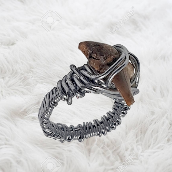 Shark Tooth Handwired Wired Ring - Picture 5 of 6